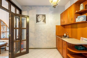 lovely 5 bed authentic house in the arbanasi