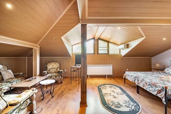 lovely 5 bed authentic house in the arbanasi