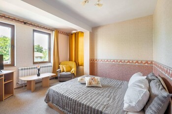 lovely 5 bed authentic house in the arbanasi