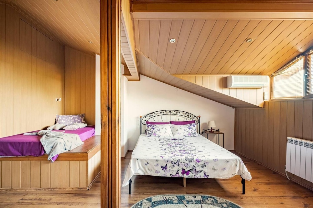 lovely 5 bed authentic house in the arbanasi