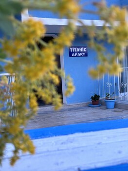the titanic house