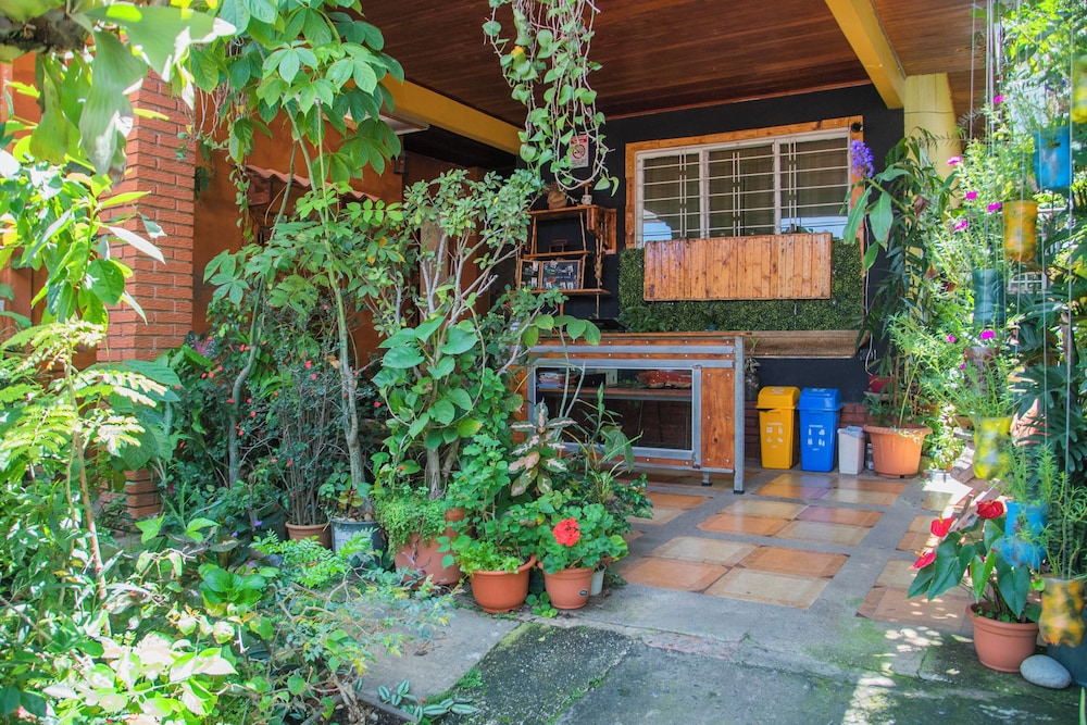 gardens house airport juan santamara a alajuela