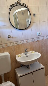 central apartment bol