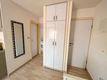 central apartment bol