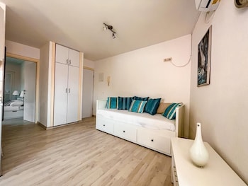 central apartment bol