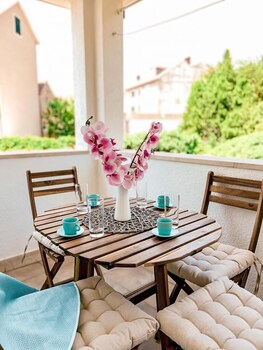 central apartment bol