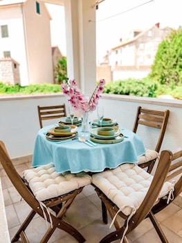 central apartment bol