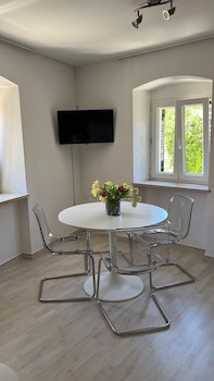 central apartment bol