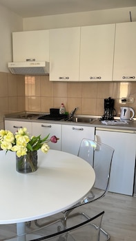 central apartment bol
