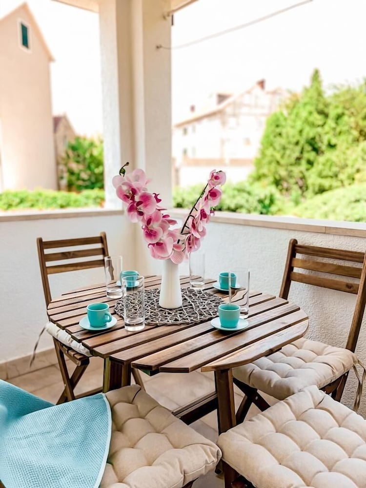 central apartment bol