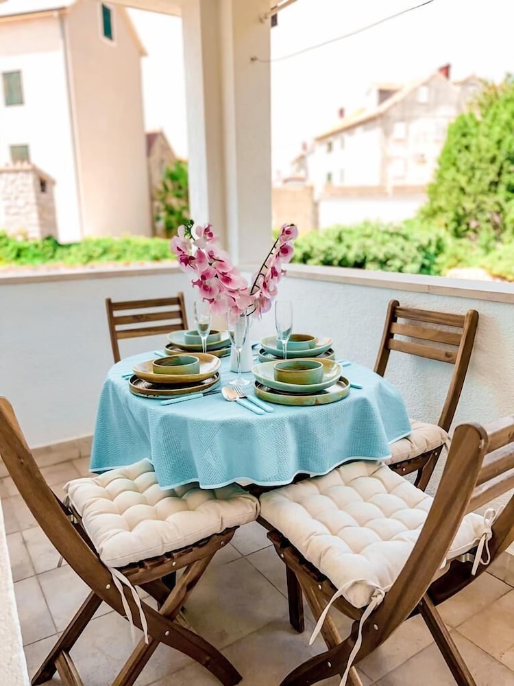central apartment bol