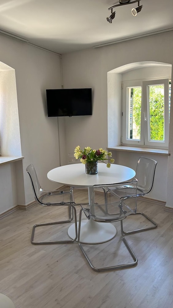 central apartment bol