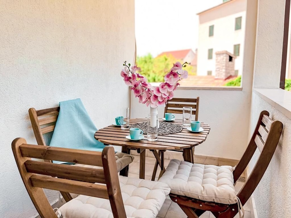 central apartment bol