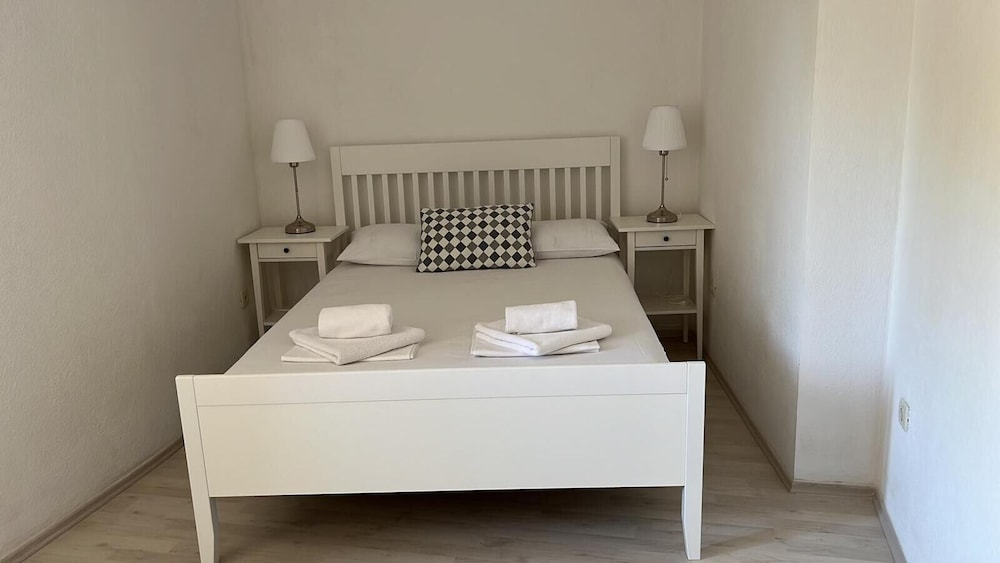 central apartment bol