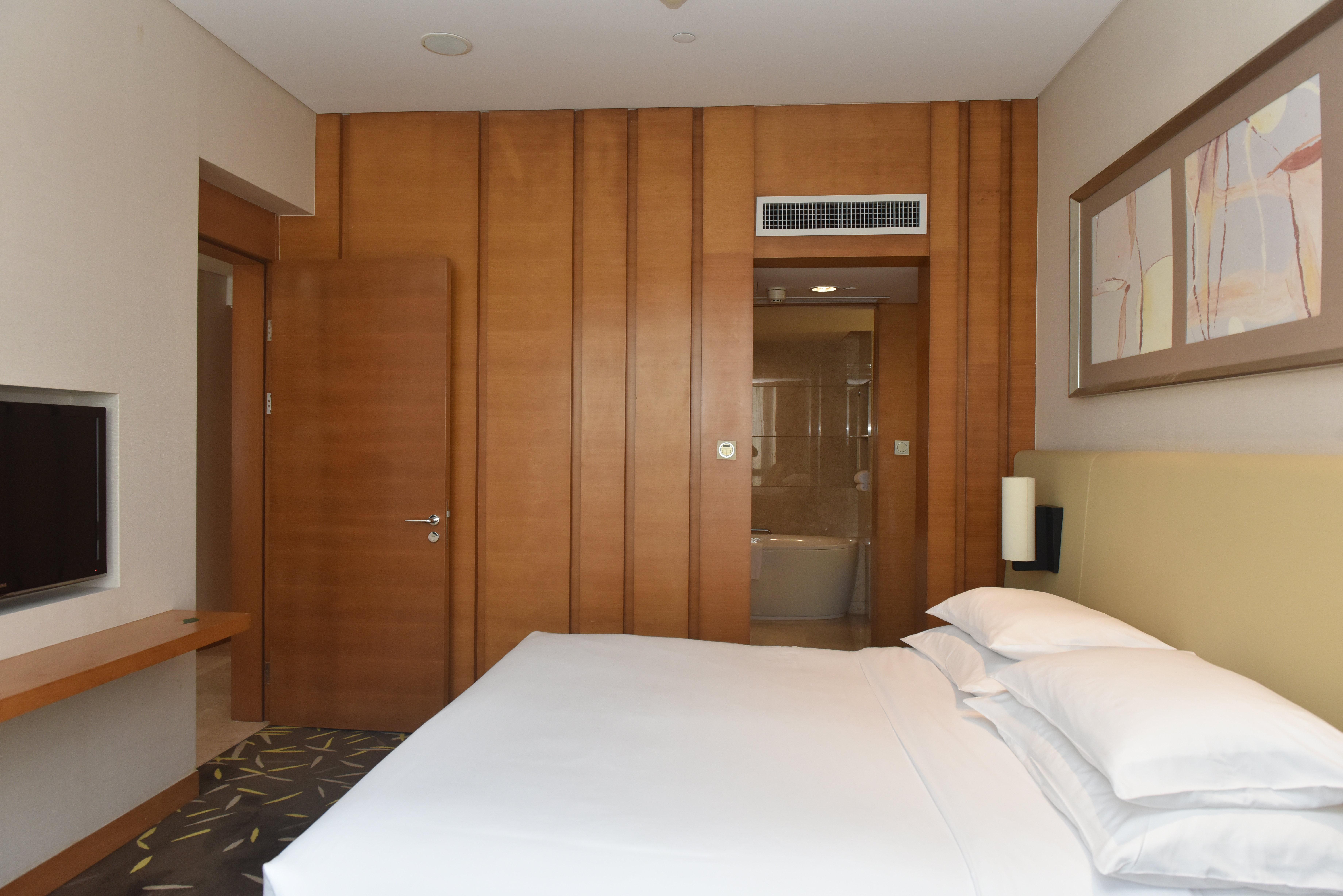 crowne plaza zhongshan wing on city by ihg