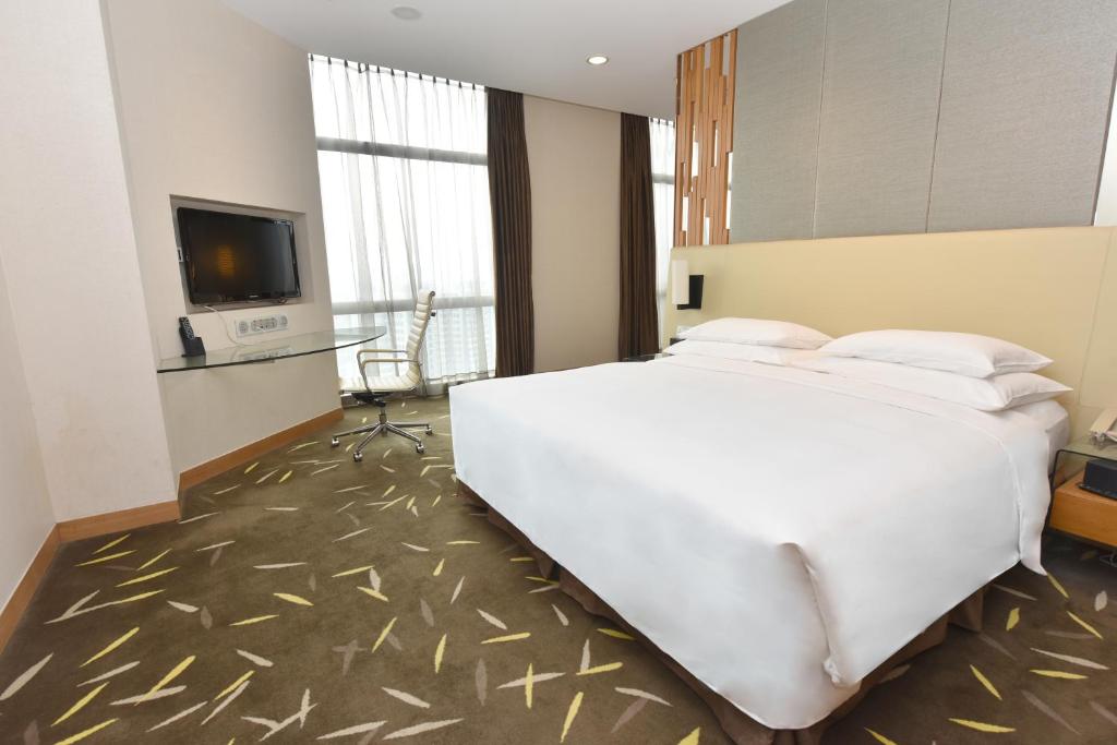 crowne plaza zhongshan wing on city by ihg