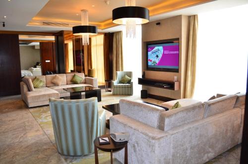 crowne plaza zhongshan wing on city by ihg