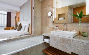 crowne plaza zhongshan wing on city by ihg