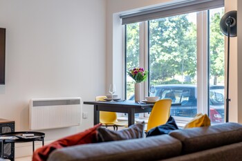 Luxury Apartments - Heathrow Airport - Free Parking