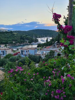Edem Studios & Apartments,Igoumenitsa>>Epirus,3 star