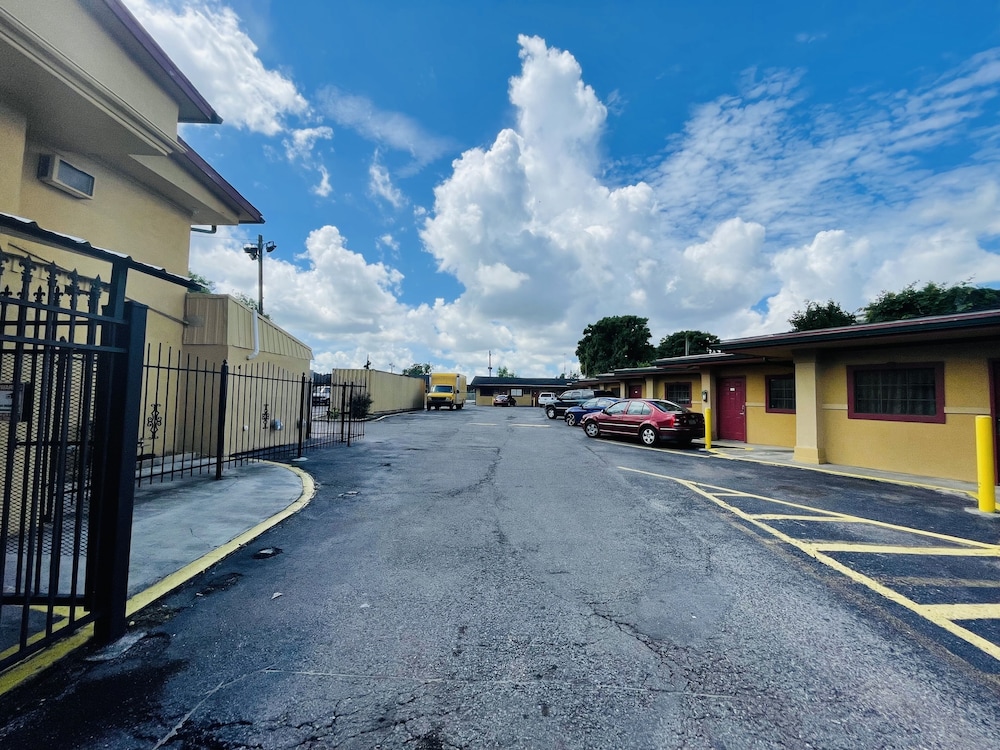 royal palms motel