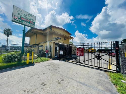 royal palms motel