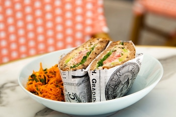 hotel du centre un hotel ammi