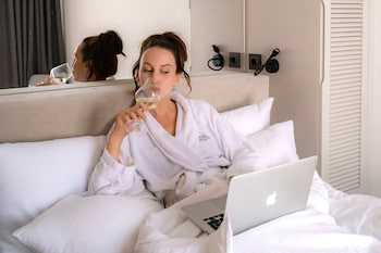 bayview hills luxury residences