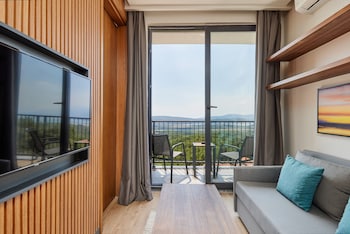 bayview hills luxury residences