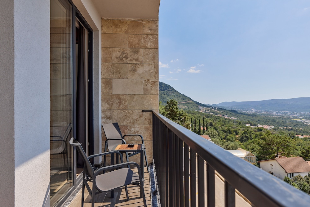 bayview hills luxury residences