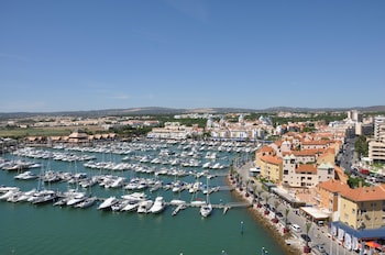 iconic apartment with 2 bedrooms and full kitchen 2 apts by redawning