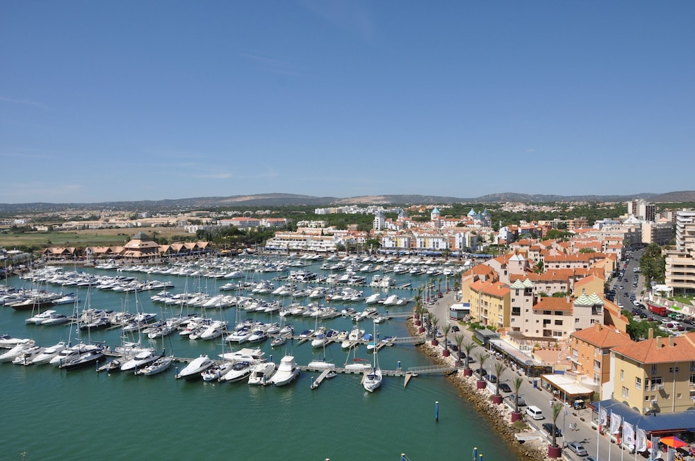 iconic apartment with 2 bedrooms and full kitchen 2 apts by redawning