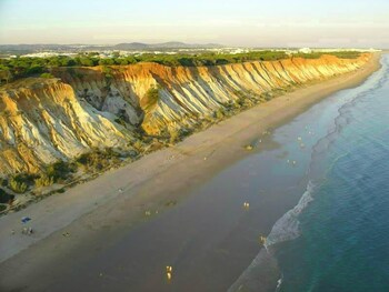 iconic apartment with 2 bedrooms and full kitchen 2 apts by redawning