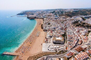 iconic apartment with 2 bedrooms and full kitchen 2 apts by redawning