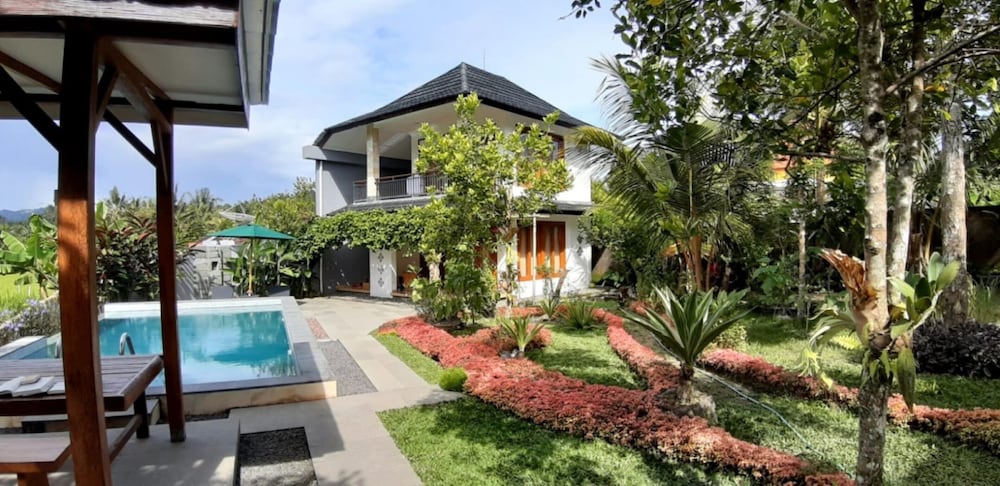 the champuhan villa honeymoon villa with rice field view