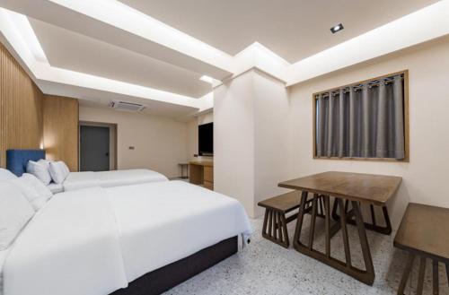 hound hotel