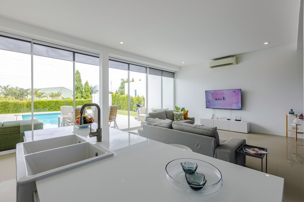 modern 4 bedroom pool villa pmk a6