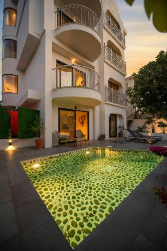 icon beach suites hotel