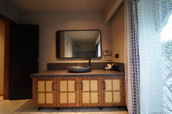 icon beach suites hotel