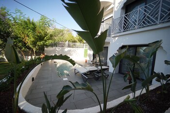 icon beach suites hotel