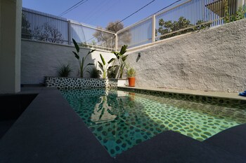 icon beach suites hotel