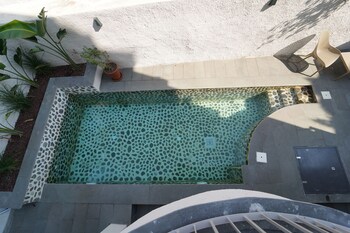 icon beach suites hotel