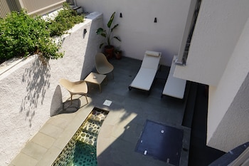 icon beach suites hotel