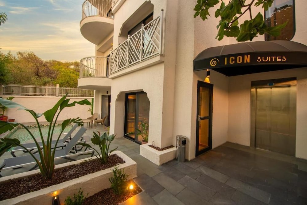 icon beach suites hotel