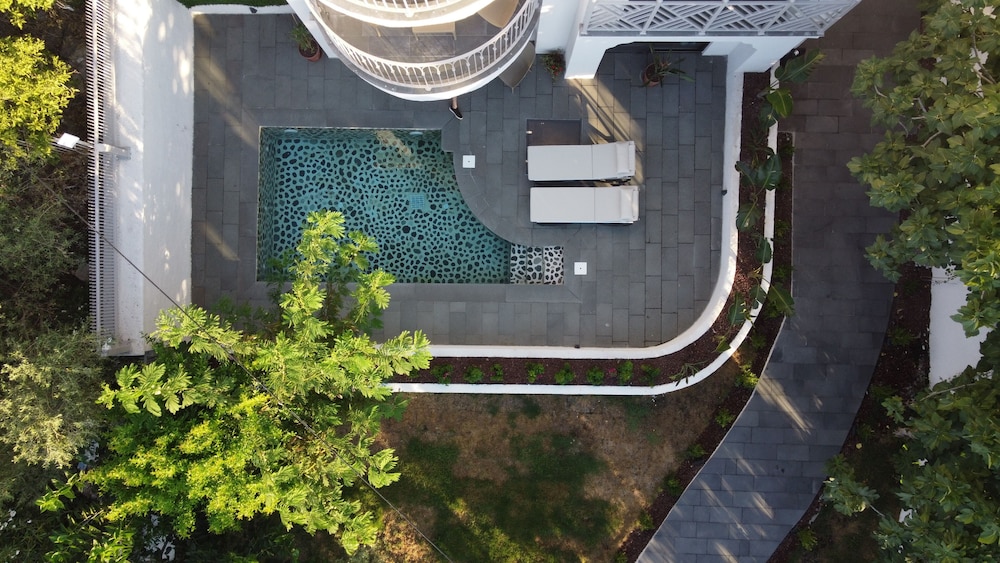 icon beach suites hotel