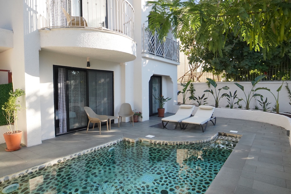 icon beach suites hotel