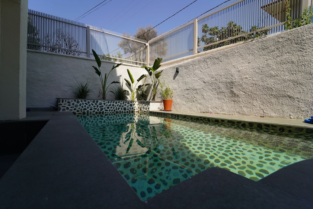 icon beach suites hotel