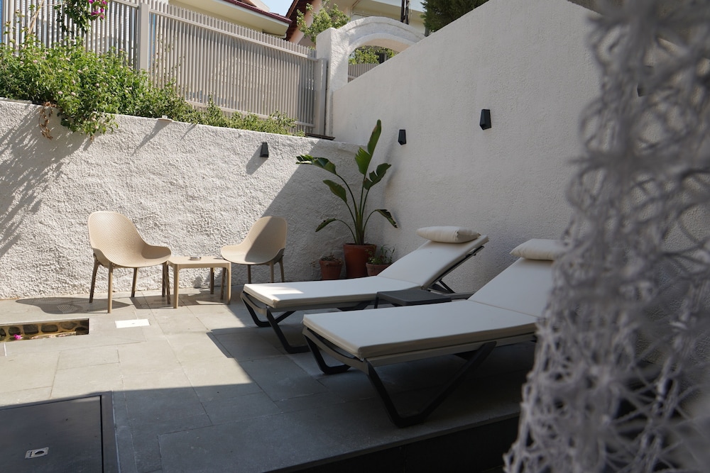 icon beach suites hotel
