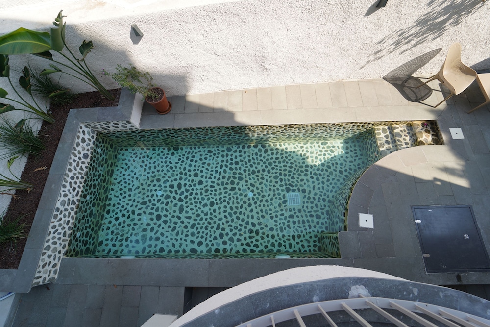 icon beach suites hotel