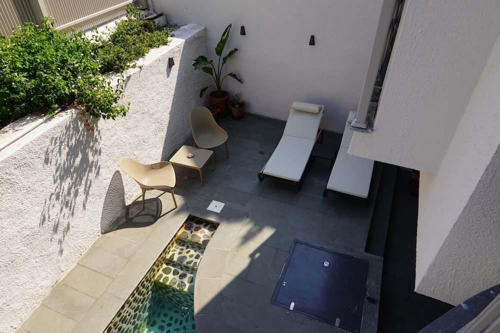 icon beach suites hotel